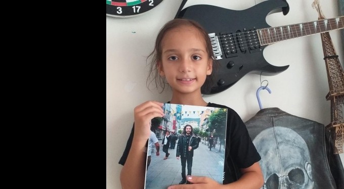 Elif Ayça, süper kahramanının ailesiyle tanıştı