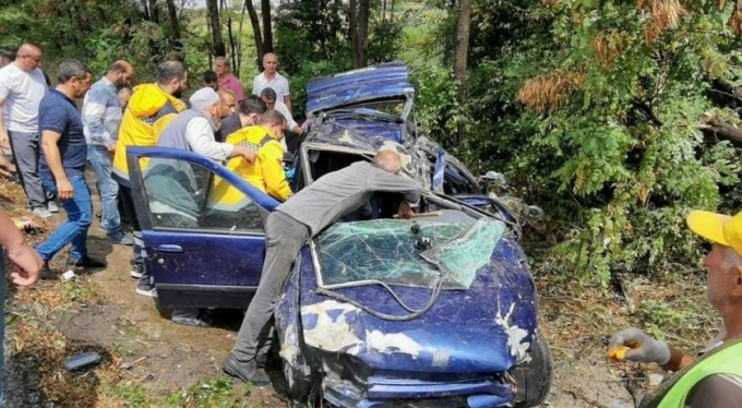 Bursa'da kanala düşen araçta can pazarı: 1'i ağır 3 yaralı