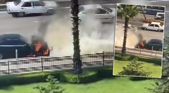 Bursa'da lüks oto alev alev yandı! Kullanılamaz hale geldi