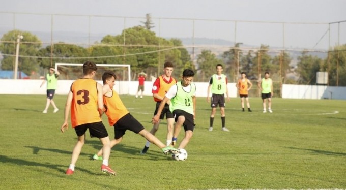 İnegöl'de gençlerin futbol şöleni başladı