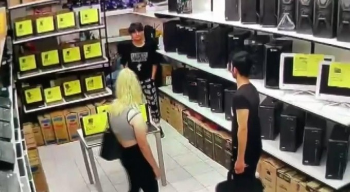 Bursa'da laptop hırsızları kameradan kaçamadı! Polis peşlerine düştü...