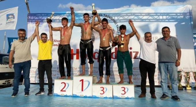 Bursa Büyükşehir Belediyesporlu güreşçilerden 9 madalya