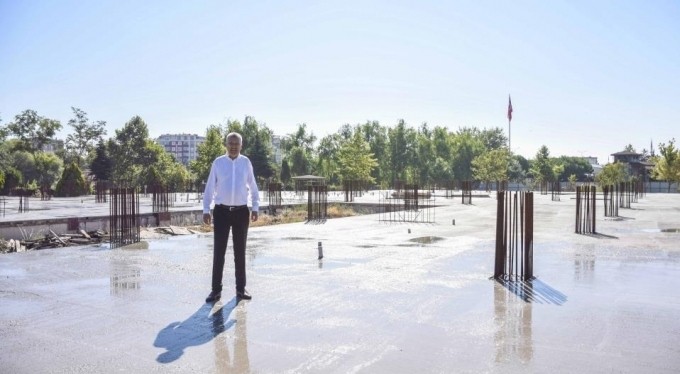 Karacabey'deki Kültür Merkezi inşaatında çalışmalar yeniden başladı