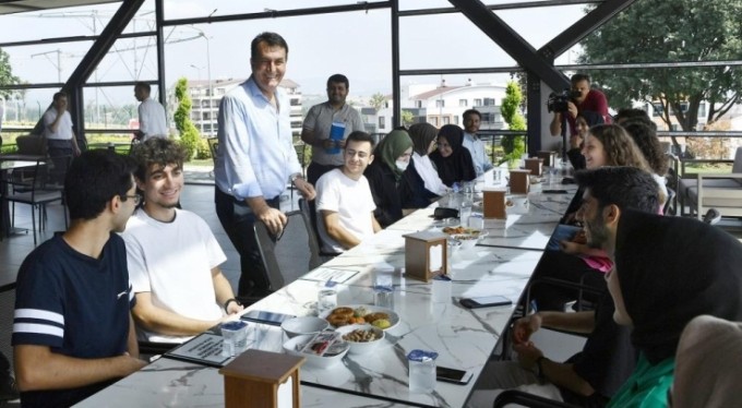 Osmangazi'nin kütüphaneleri ile üniversiteyi kazandılar