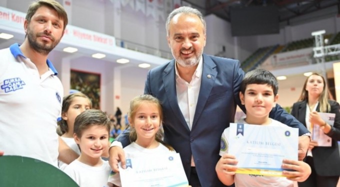 Bursa'da yaz spor okullarına renkli veda