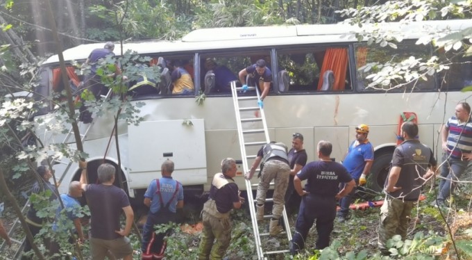 Bursa'da tur otobüsü devrildi! Ölü ve yaralılar var