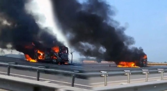 Bursa'da seyir halindeki araç alev alev! Kullanılmaz hale geldi