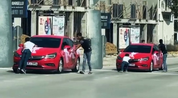 Görüntüler Bursa'dan... Düğün konvoyunda ölümüne bahşiş mücadelesi