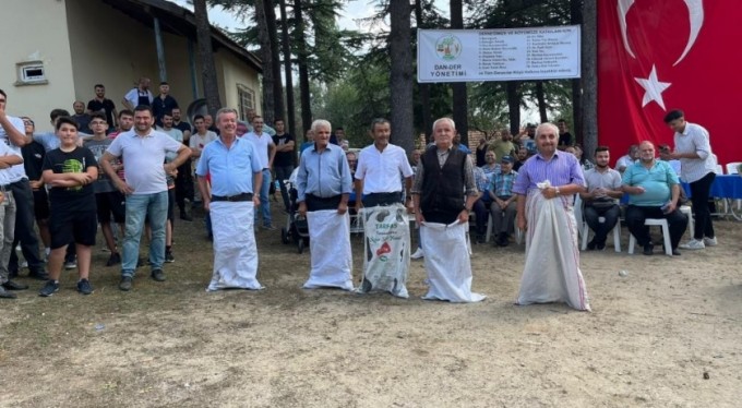 Yüzlerce yıllık gelenek! Bursa'da önce yaşlılar sonra çocuklar kıyasıya yarıştı