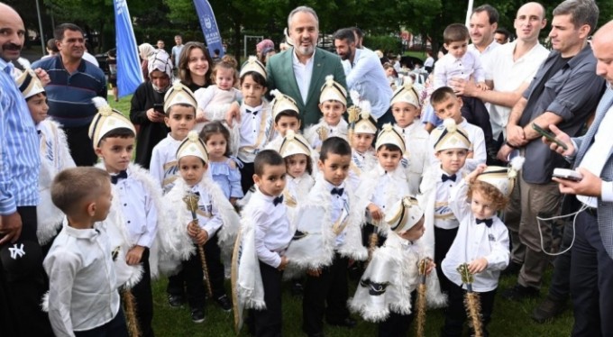 Bursa Büyükşehir'den sünnet şöleni