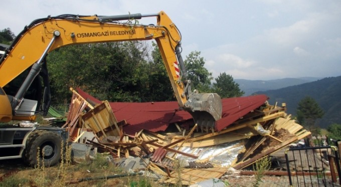 Bursa'da kaçağa geçit yok! Ruhsatsız 5 ev yıkıldı