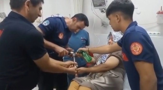 Parmağının sıkıştığı blender ile hastaneye geldi