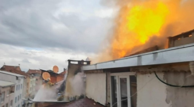 Bursa'daki ev yangını sonrası patlama! O anlar anbean kamerada