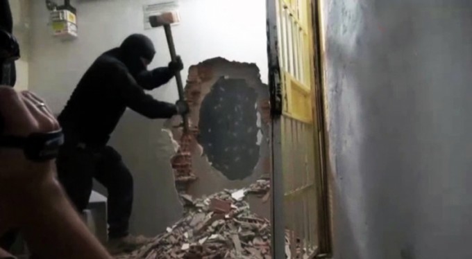 DHKP-C'ye yakın yayın organına şafak baskını! Özel Harekat binaya böyle girdi