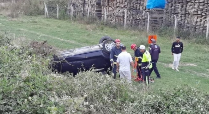Bursa'da otomobil şarampole yuvarlandı! Yaralılar var