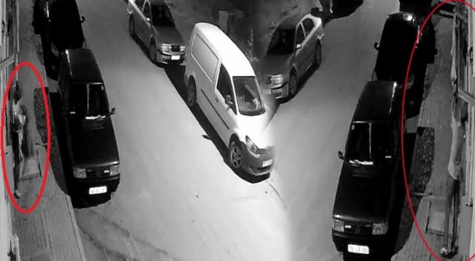 Bursa'da balkon hırsızı kamerada! Asılı çamaşırları alıp...