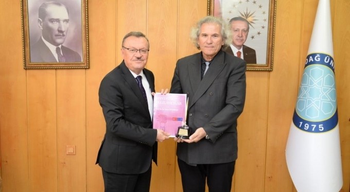 BUÜ'lü akademisyene Altın Kalem ödülü