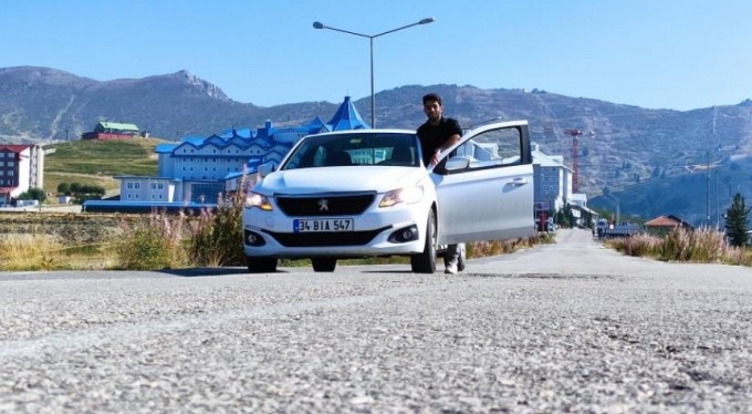 Bursa'daki bu yolda araçlar kendi kendine gidiyor! 40 kilometre hızla rampa yukarı...