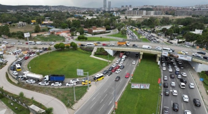 Okullar açıldı Bursa'da trafik kilitlendi! O anlar havadan böyle görüntülendi