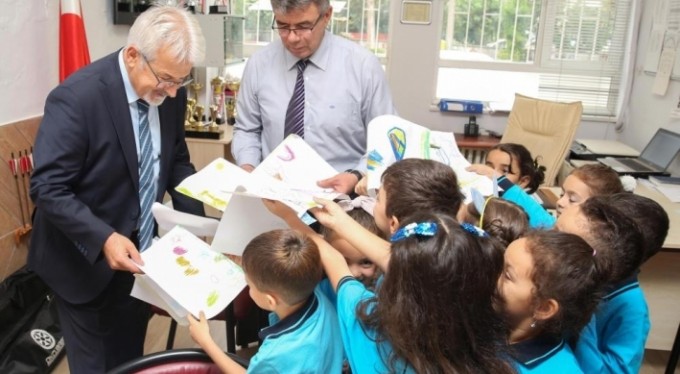 Başkan Turgay Erdem, öğrencilerin ilk derslerinde yanlarındaydı