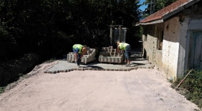 İnegöl'ün mahalleleri parke taşlarıyla kaplanıyor