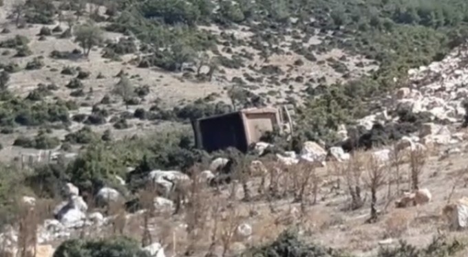 &nbsp;Bursa'da hafriyat kamyonu uçurumdan yuvarlandı