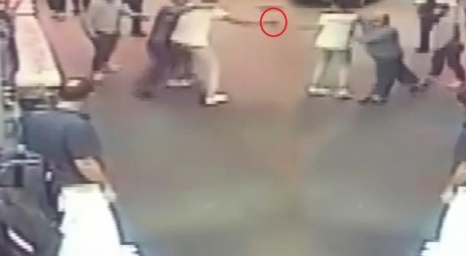 Bursa'da baba-oğula bıçaklı saldırı! O anlar kameraya yansıdı