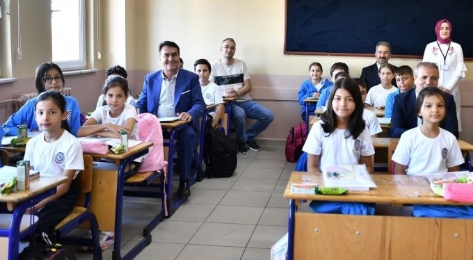 Başkan Dündar, öğrencileri yalnız bırakmadı