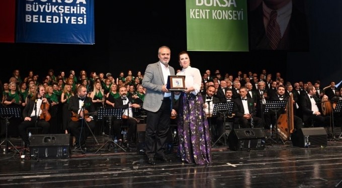 Bursa'da unutulmaz gece! Şehir Korosu mest etti