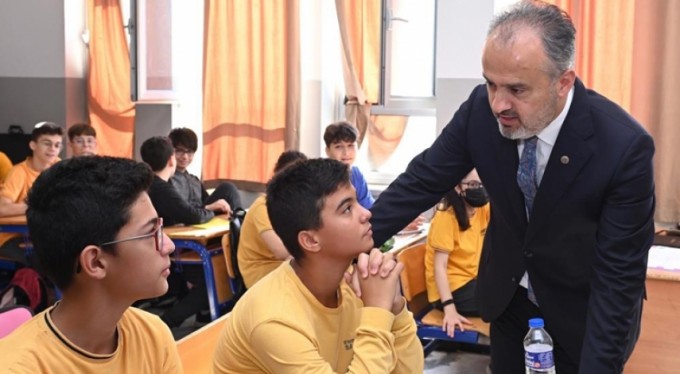 Bursa Büyükşehir'den eğitime destek! Eski okullar sil baştan