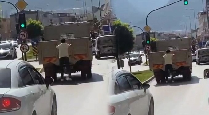 Bursa'da patenle ölümüne yolculuk! Kamyonetin arkasına asılıp...