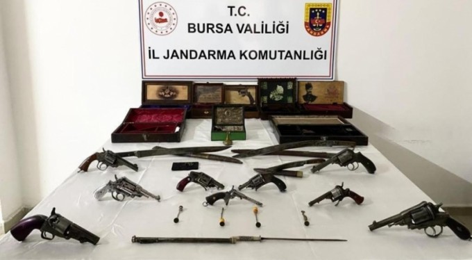 Bursa'da yasadışı silah satanlara şok baskın