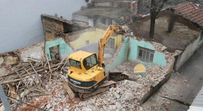 Yıldırım Belediyesi 461 metruk binayı yıktı