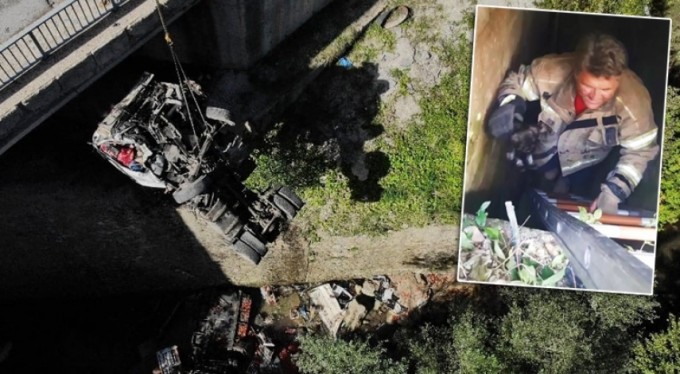 Bursa'da çukura düşen köpek, itfaiye tarafından kurtarıldı