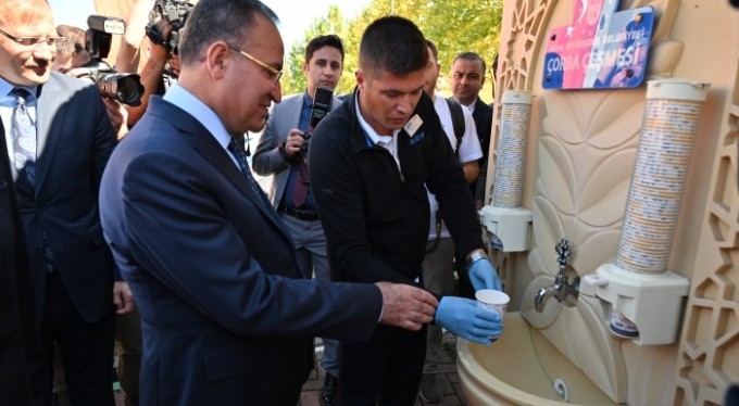 Bakan Bozdağ, Bursa'da çorbayı çeşmeden içti