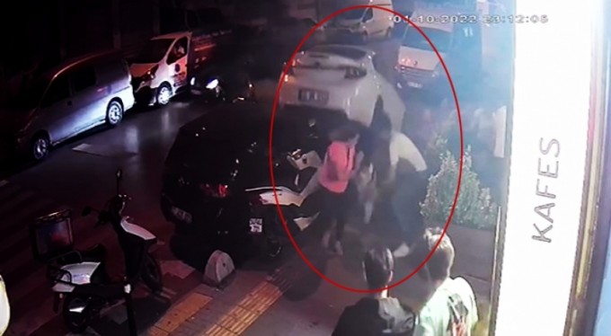 3 kişilik aile ölümden saniyelerle kurtuldu! İşte yürekleri ağza getiren o anlar