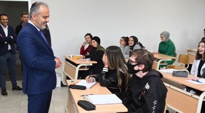 Gençler üniversiteye Bursa Büyükşehir'le hazırlanıyor