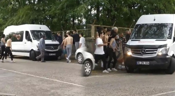 Bursa'da amatör lig maçı sonrası kavga! Taraftarlar birbirine girdi