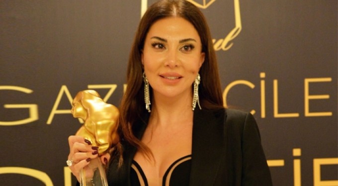 Ebru Yaşar'a Yılın Şarkısı Ödülü