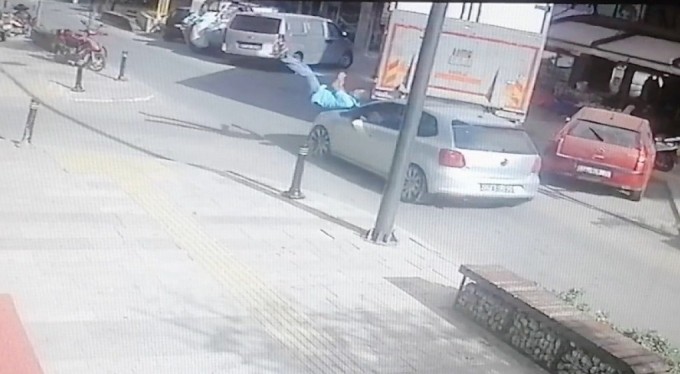 Dalgınlığının bedelini ağır ödedi, hastanelik oldu