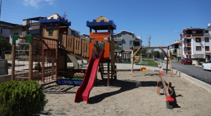 Gemlik'te yeni parklarda ahşap dönemi