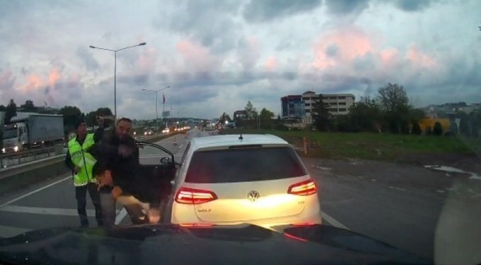 Bursa'da biber gazlı müdahale...Yol tartışması anayolu ringe çevirdi