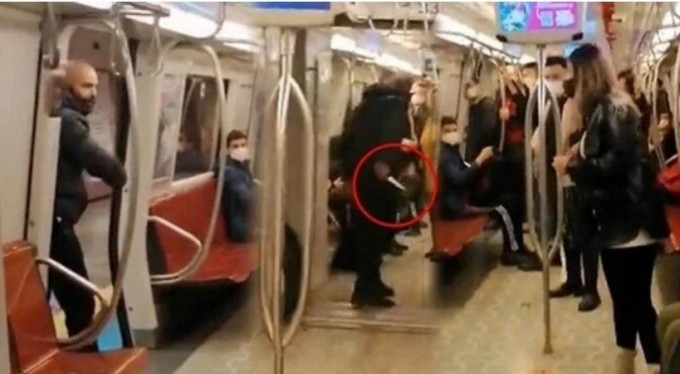 Metroda bıçaklı tehdidin cezası belli oldu