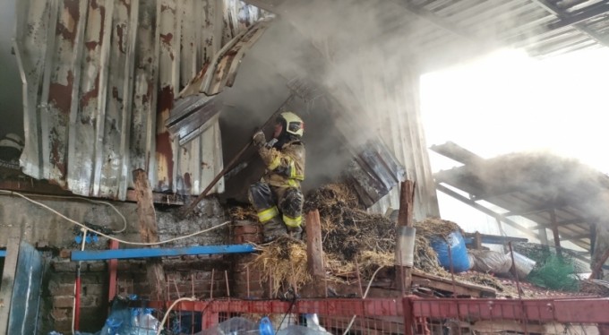 Bursa'da kaynak yaparken iş yerini yaktı