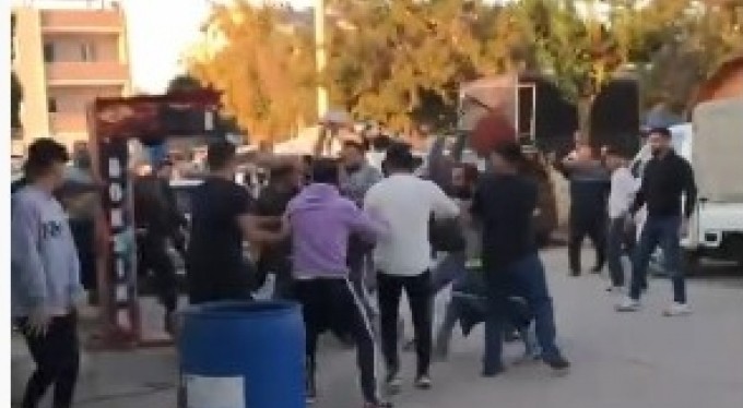 Bursa'da pazar esnafı birbirine girdi, ortalık savaş alanına döndü