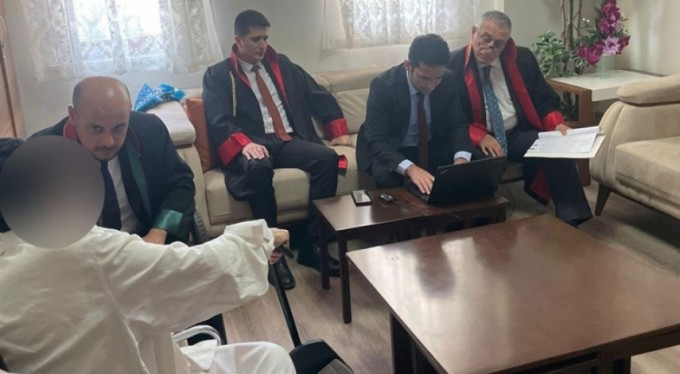 Bursa'da 90'lık dedelerin kavgası! Hakimler duruşma için huzurevine gitti