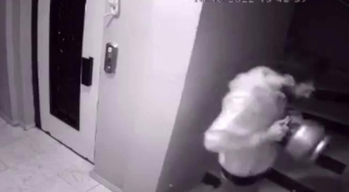 Şehir eşkıyası! Komşusunun kapısını piknik tüpüyle kırıp...