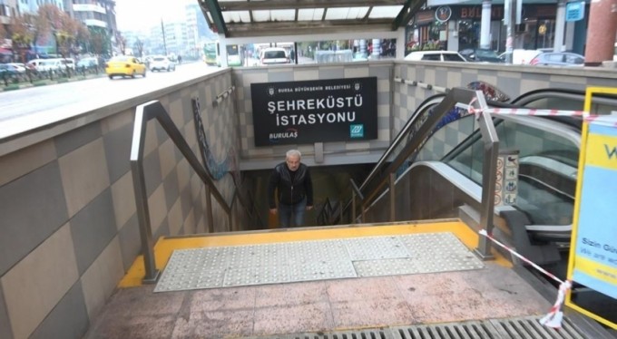 Hırsızların yeni hedefi Bursaray'ın yürüyen merdiven kapakları... Suç makinesi kuzenler yakayı ele verdi