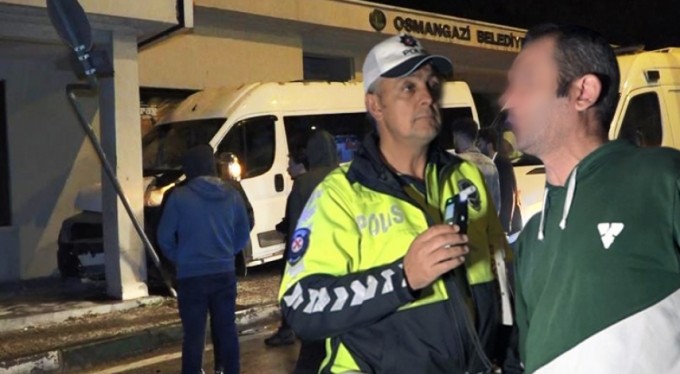 Bursa'da alkolle gelen kaza! Polise 'Sürücü kaçtı' dedi ama..