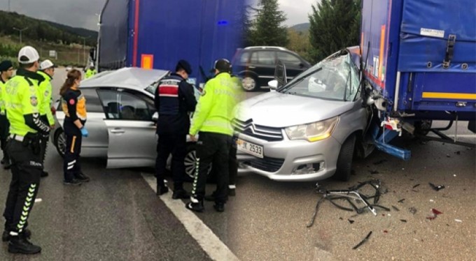 Bursa'da zincirleme kaza ! 4 araç karıştı, 2 kişi can verdi